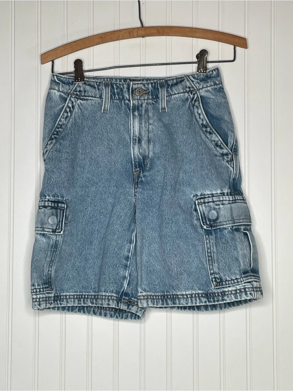 Levi’s Baggy Cargo Jean Shorts